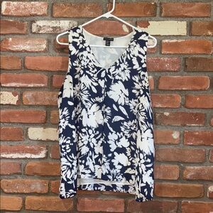❌SOLD❌Mercer & Madison Navy and White Floral Blouse